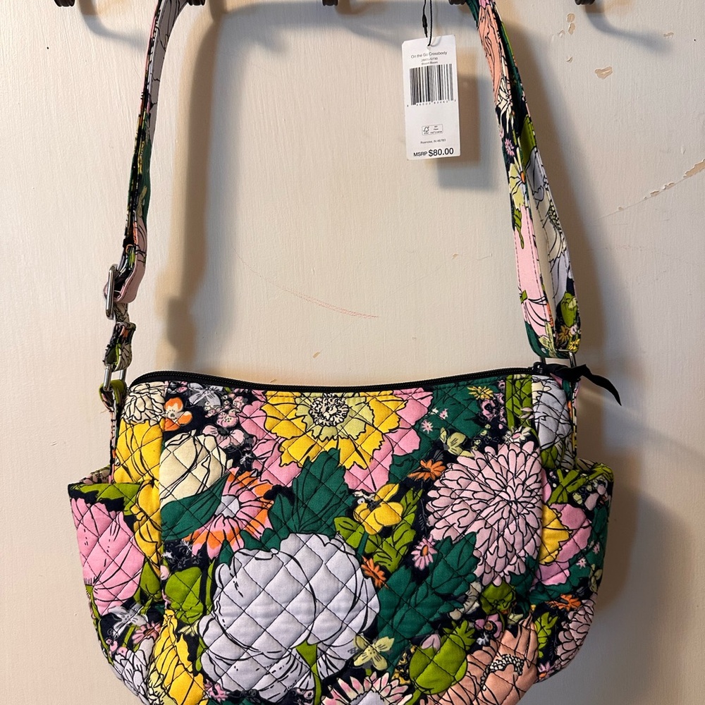 VERA BRADLEY CROSSBODY BAG•VIBRANT RED•Multi-Flower print  BAG. NWT